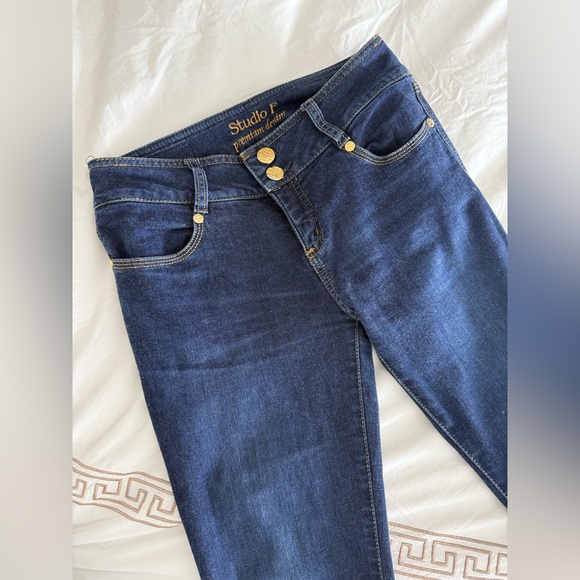 Studio F Perfect-Fit Stretch Jeans - Size 2 - Picture 4 of 5